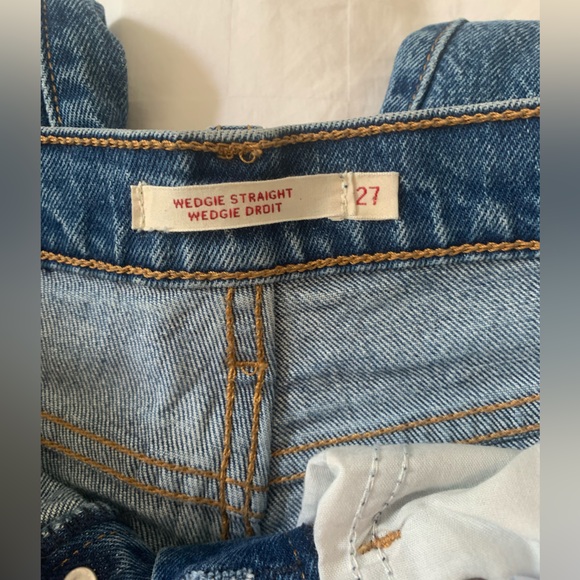 Levi’s Wedgie Straight - Picture 2 of 3